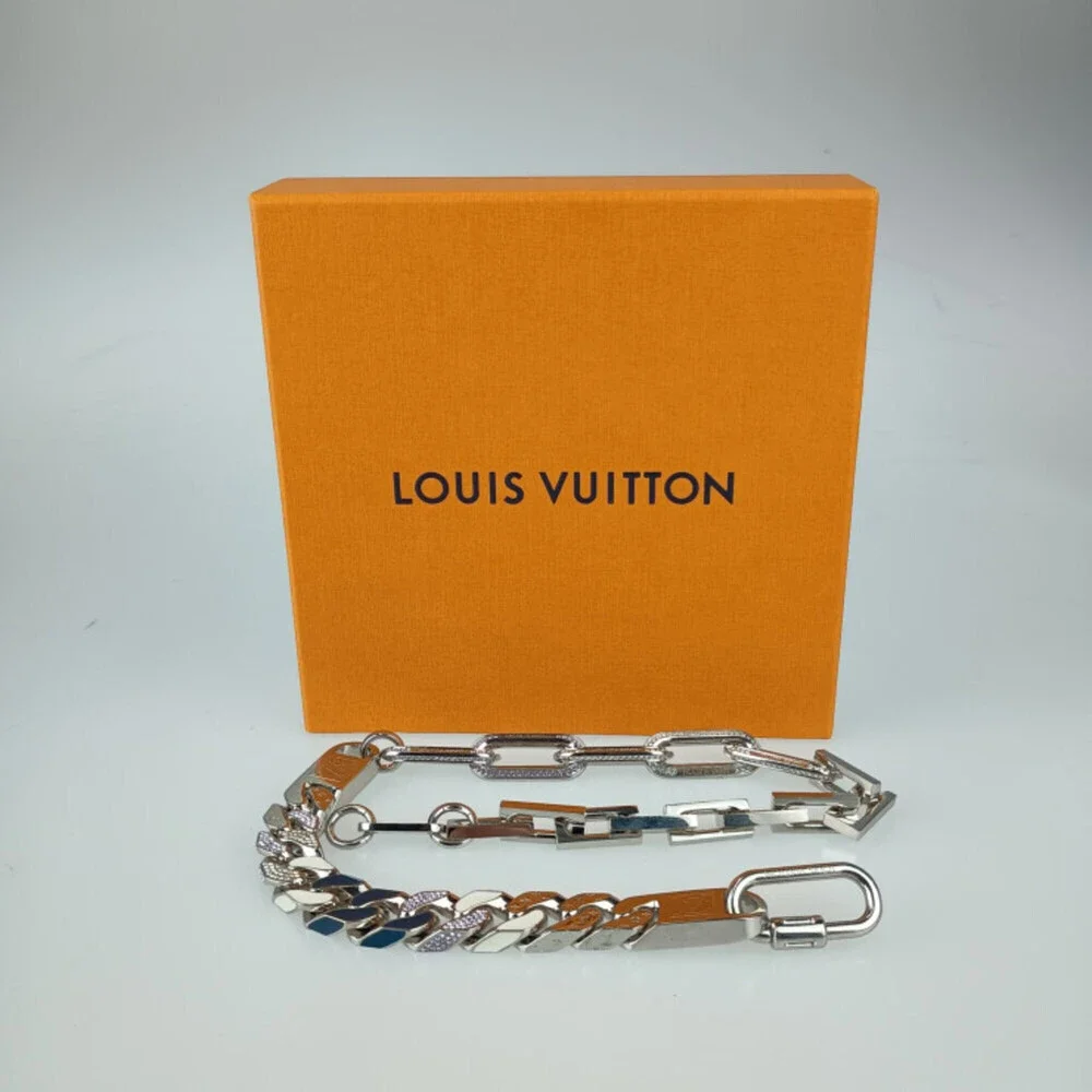 LOUIS VUITTON Black Necklace - Picture 10 of 10